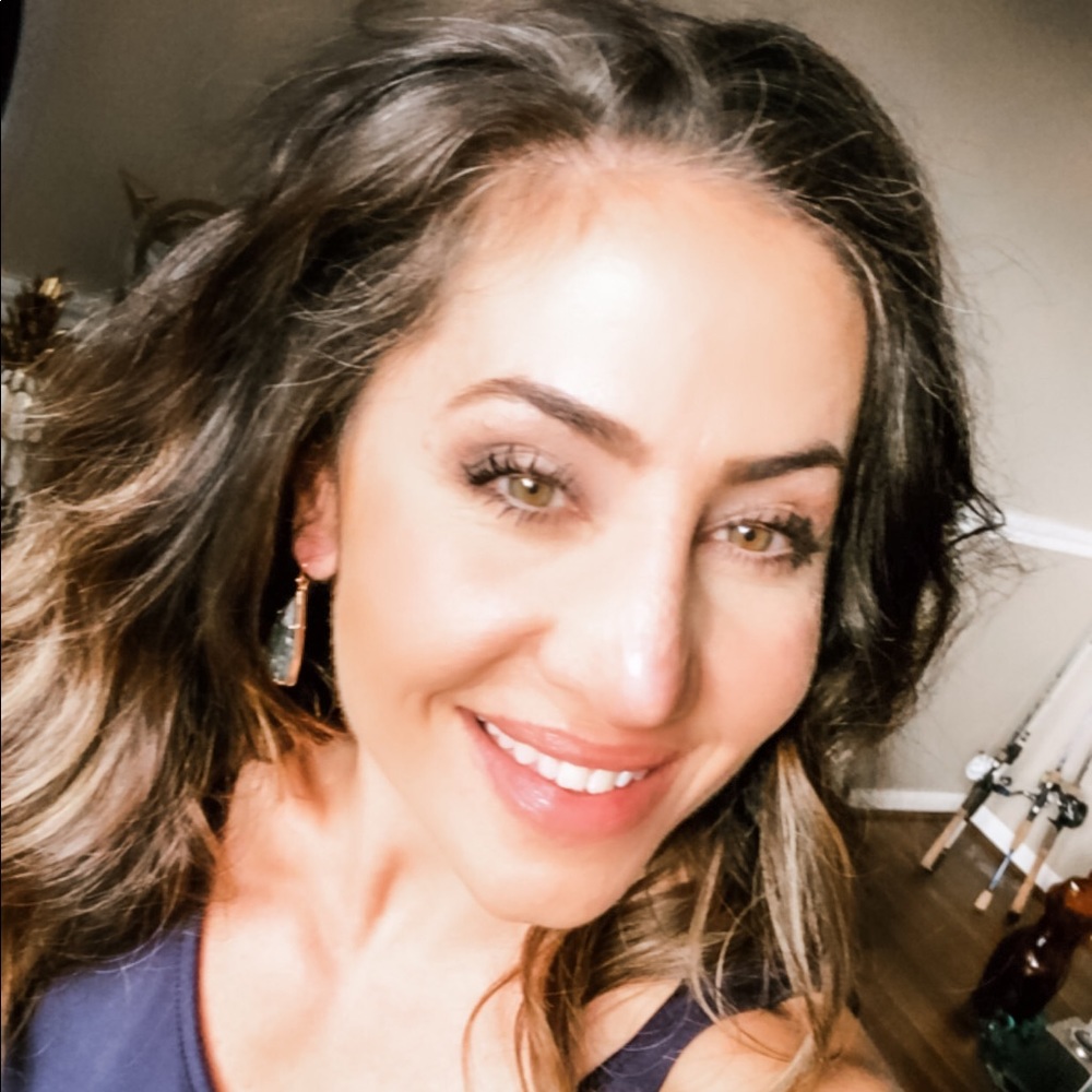 Meet your Posher, Adrianna